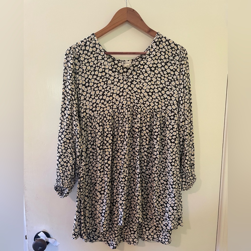 Billabong XS Navy Dress With White Flower Pattern